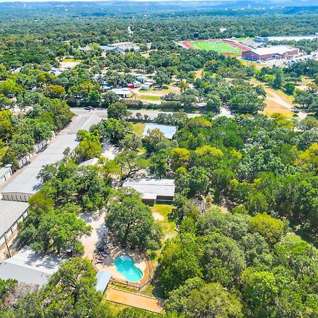 Wimberley Log Cabins Resort And Suites- The Oak Lodge Экстерьер фото