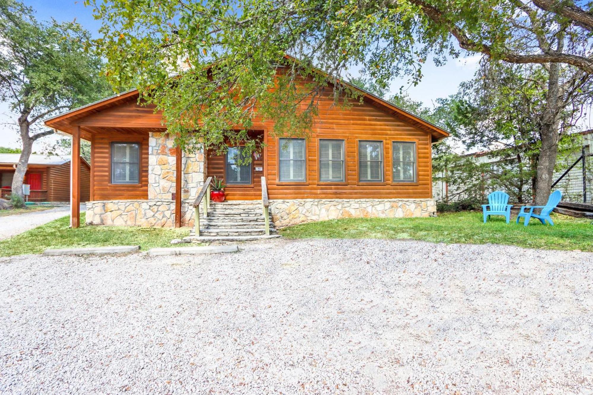 Wimberley Log Cabins Resort And Suites- The Oak Lodge Экстерьер фото