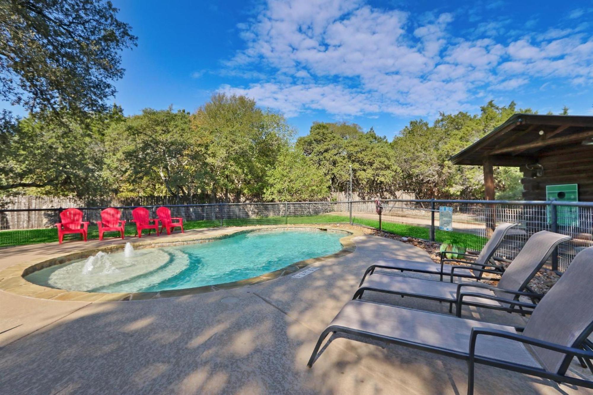 Wimberley Log Cabins Resort And Suites- The Oak Lodge Экстерьер фото