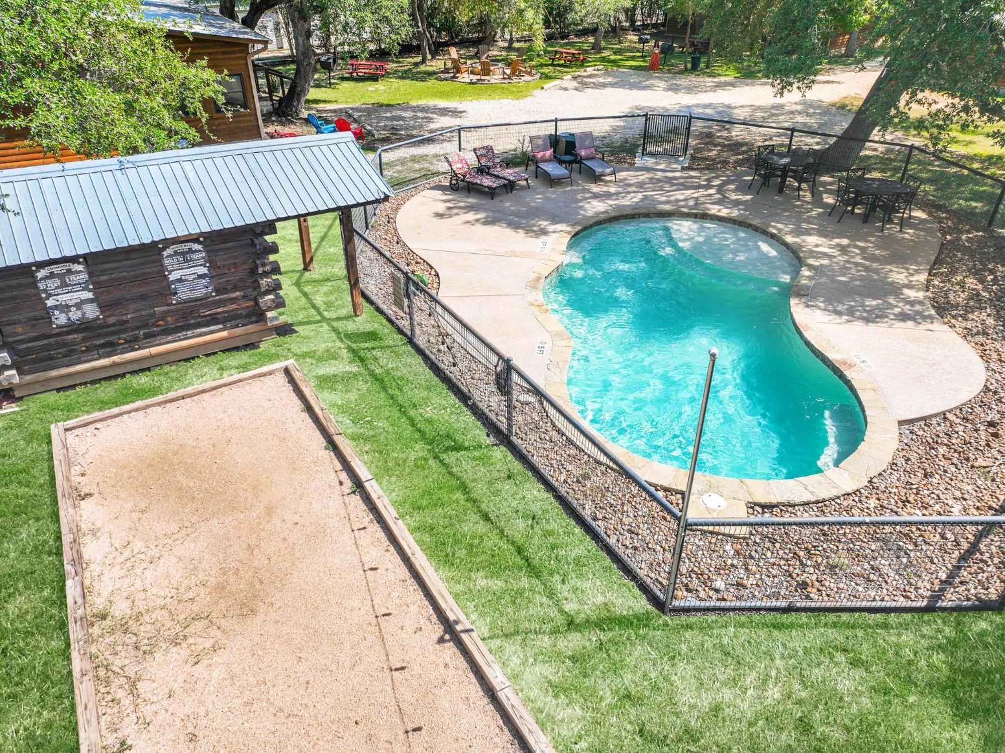 Wimberley Log Cabins Resort And Suites- The Oak Lodge Экстерьер фото