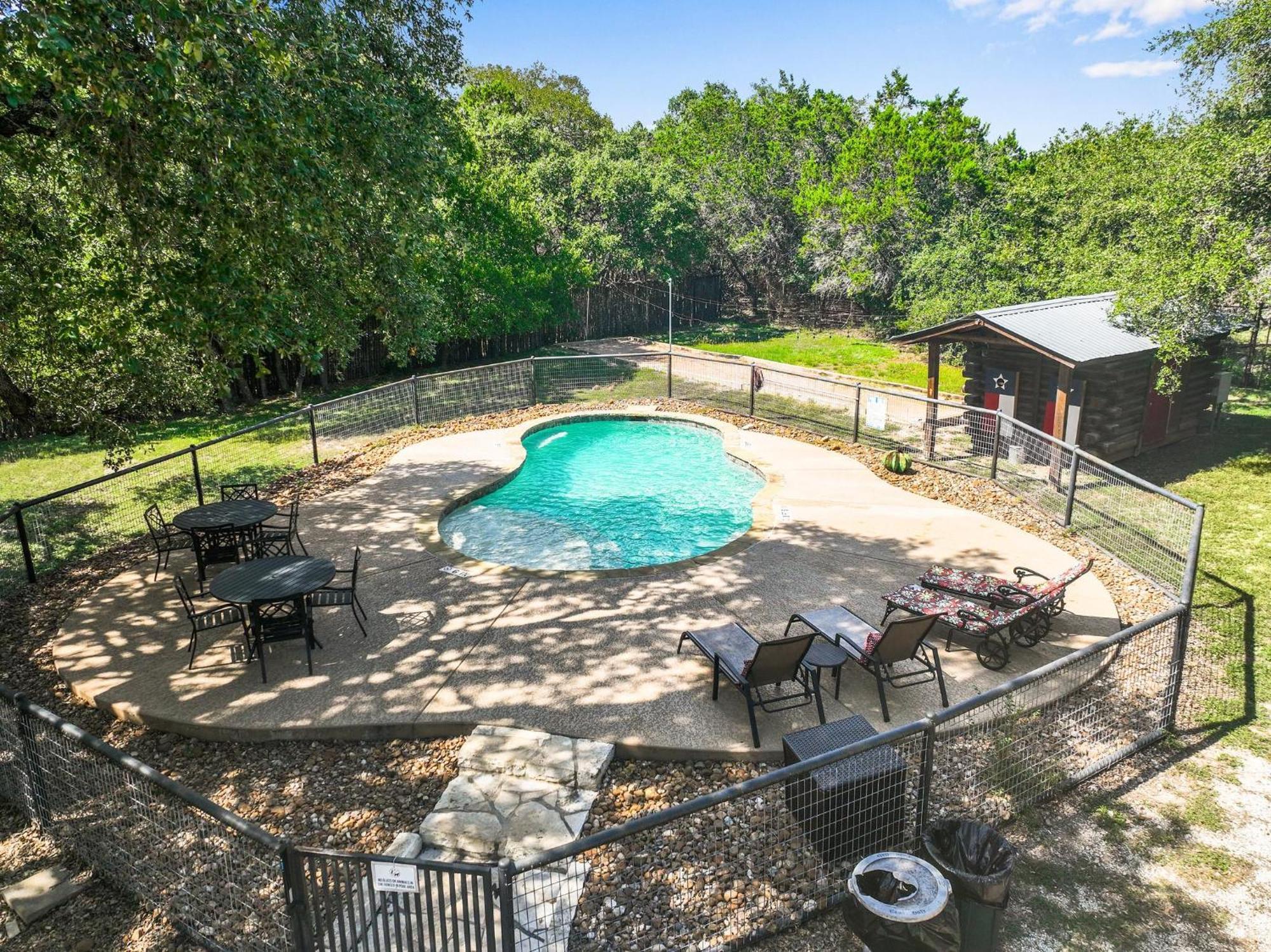 Wimberley Log Cabins Resort And Suites- The Oak Lodge Экстерьер фото