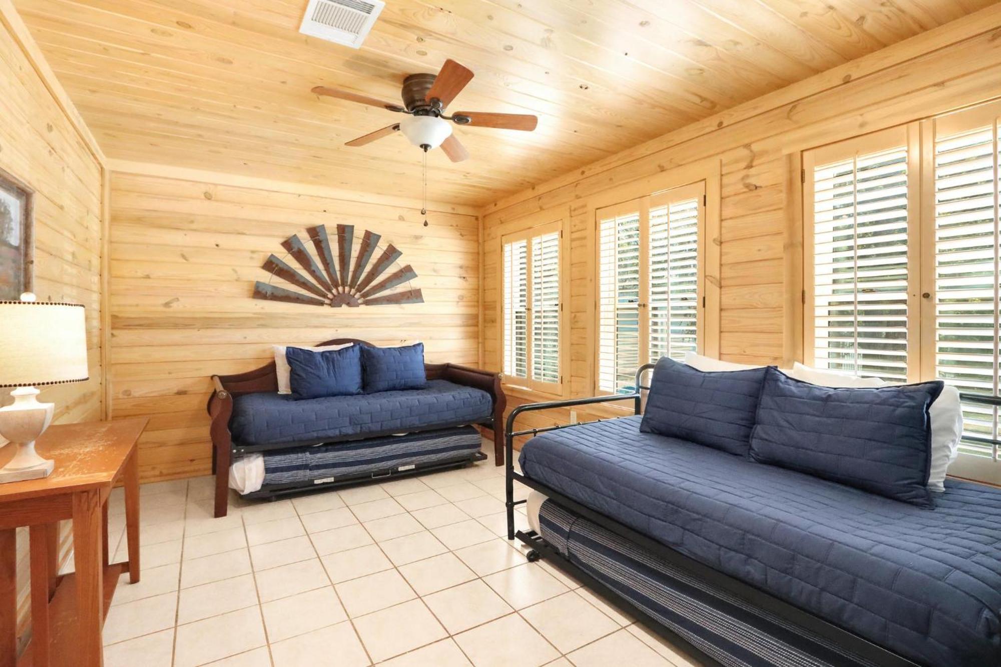 Wimberley Log Cabins Resort And Suites- The Oak Lodge Экстерьер фото