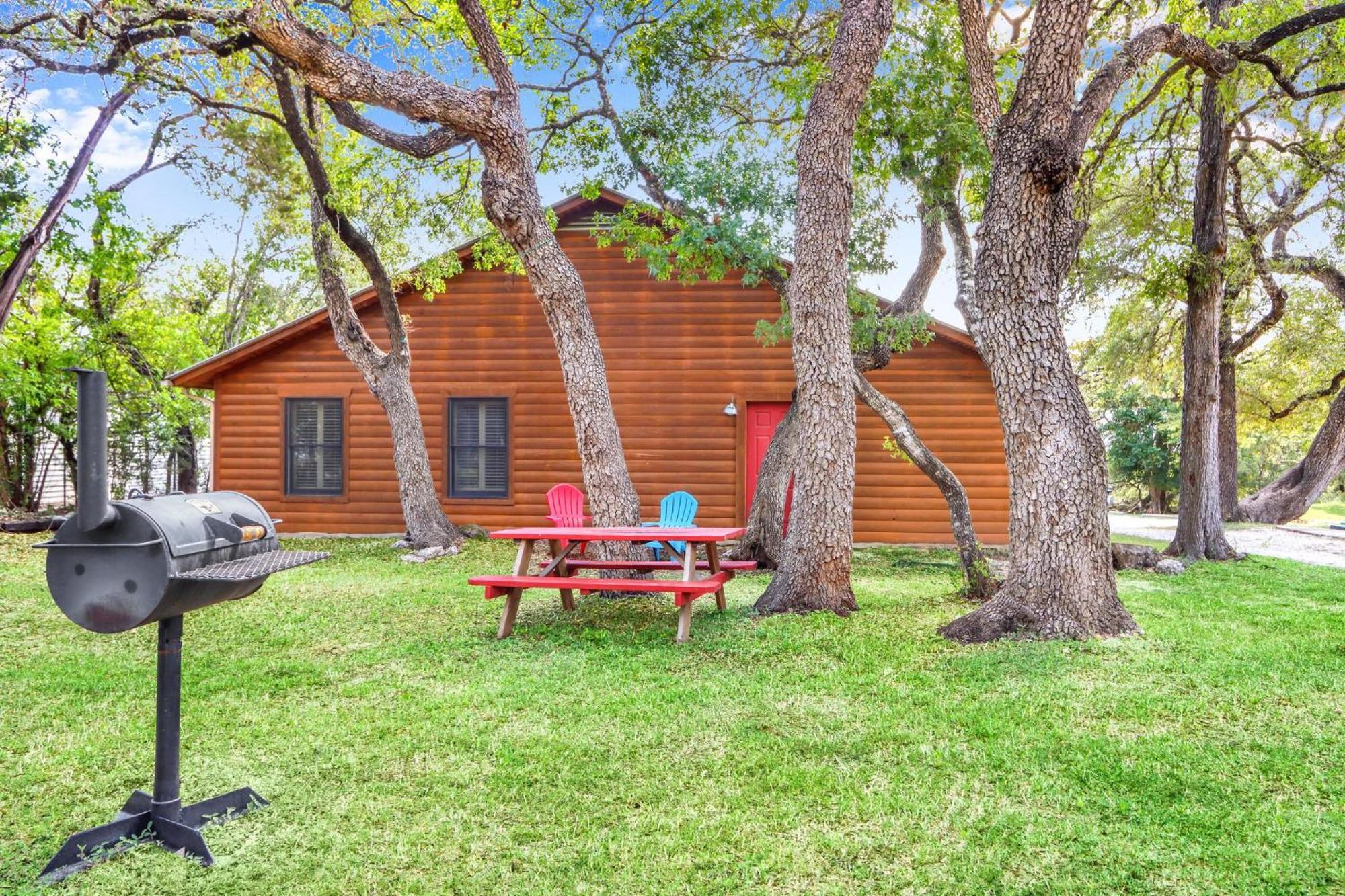Wimberley Log Cabins Resort And Suites- The Oak Lodge Экстерьер фото