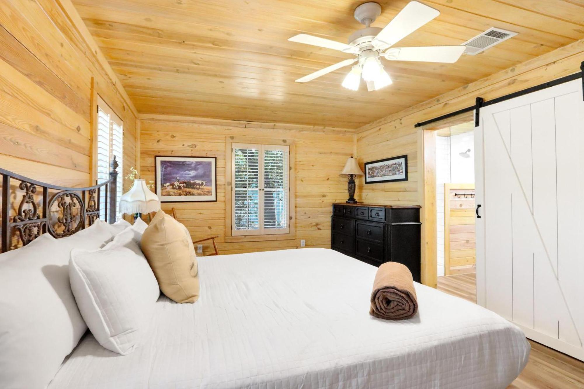 Wimberley Log Cabins Resort And Suites- The Oak Lodge Экстерьер фото