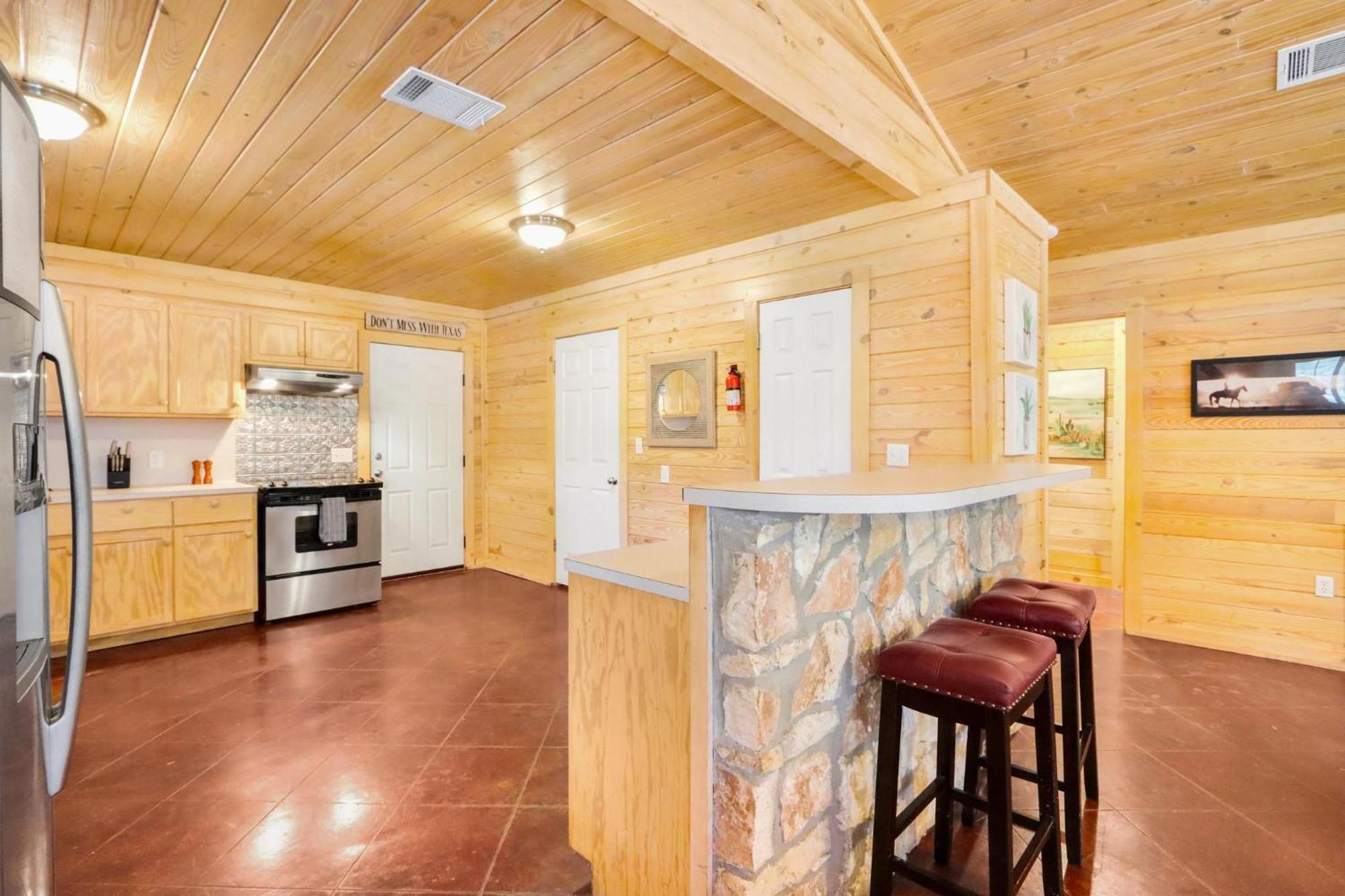 Wimberley Log Cabins Resort And Suites- The Oak Lodge Экстерьер фото