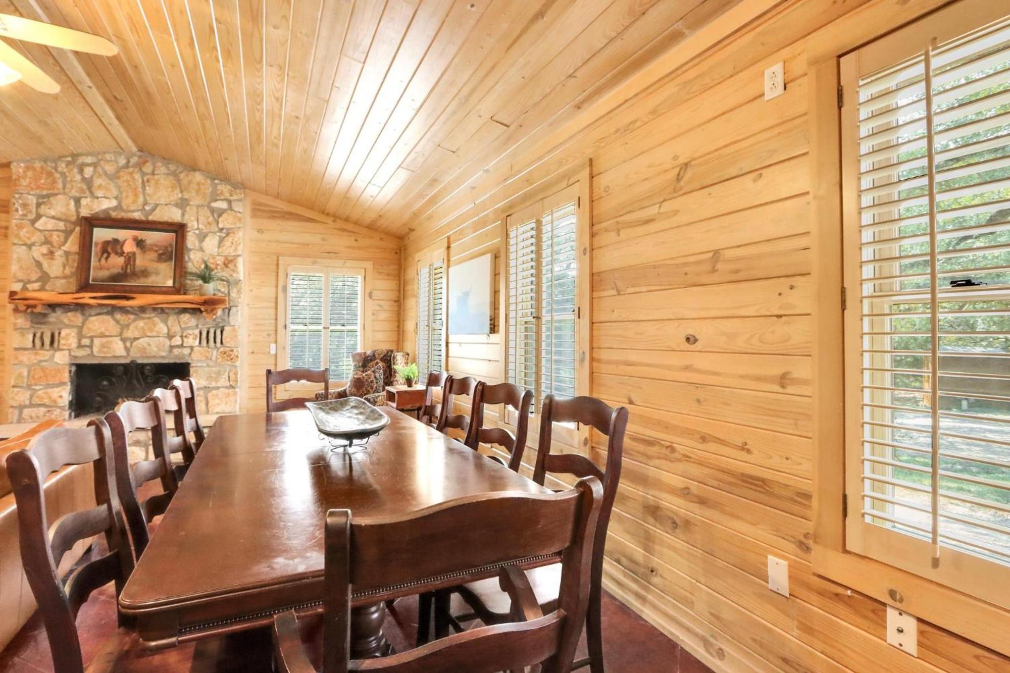 Wimberley Log Cabins Resort And Suites- The Oak Lodge Экстерьер фото