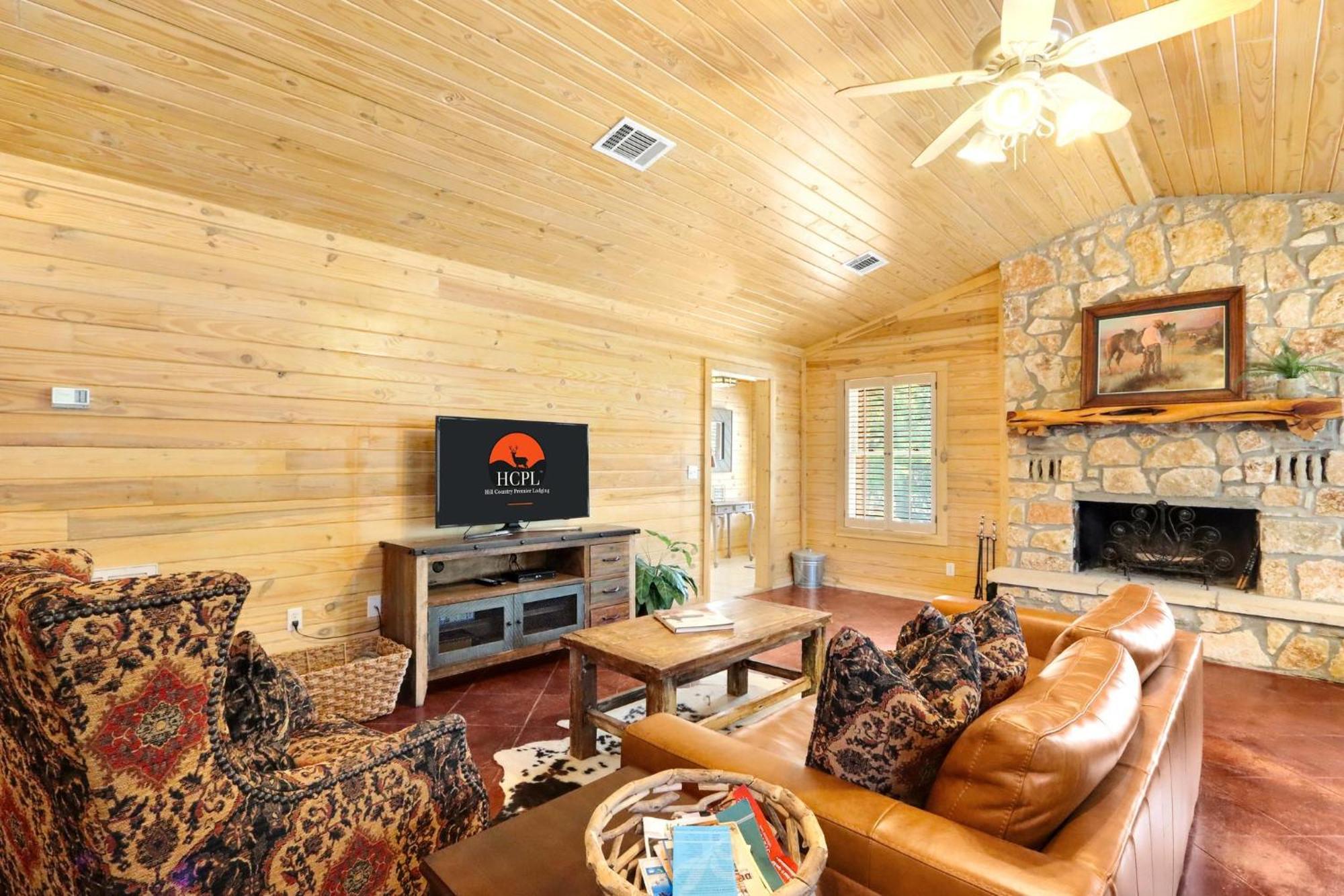 Wimberley Log Cabins Resort And Suites- The Oak Lodge Экстерьер фото