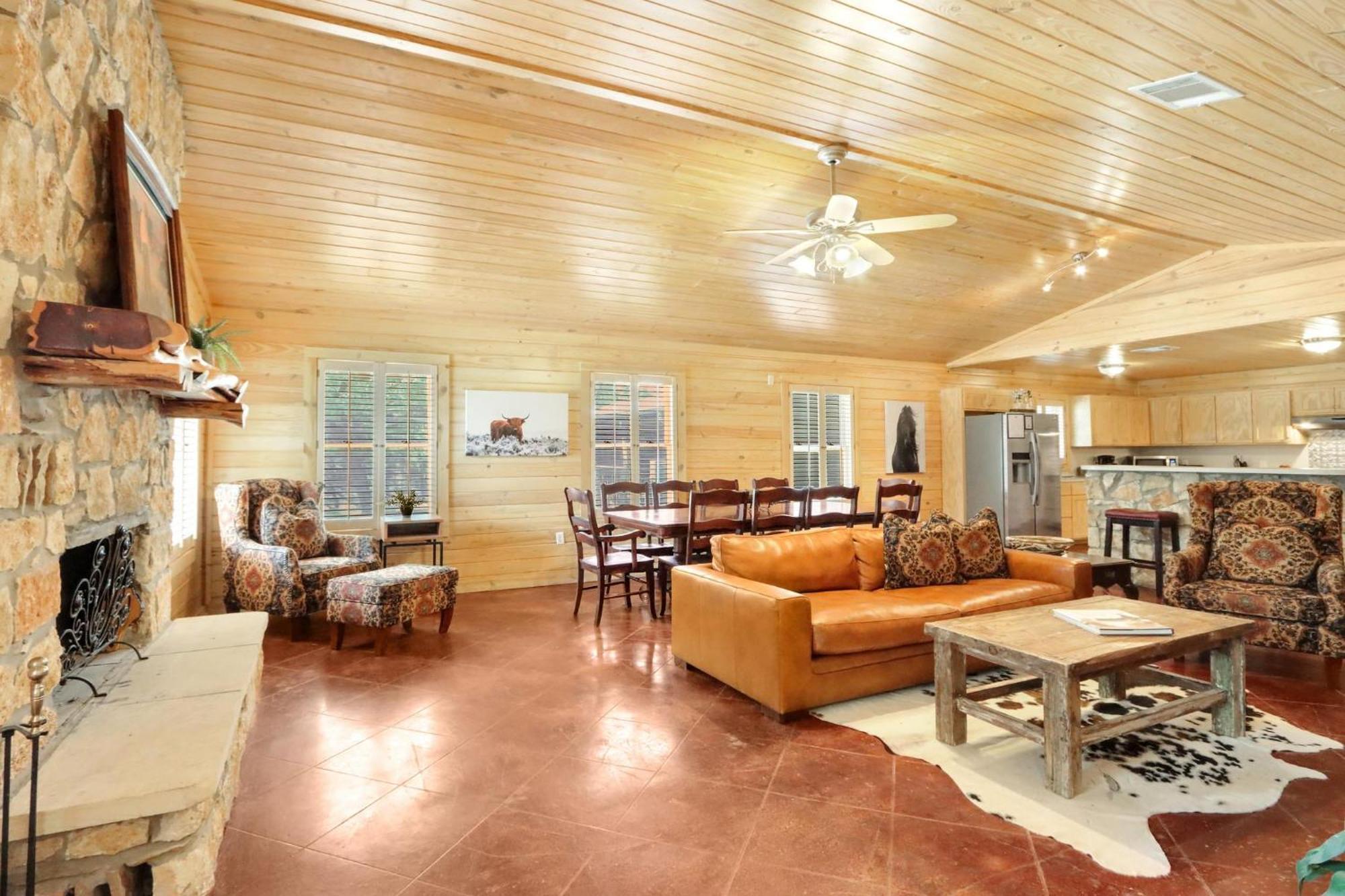 Wimberley Log Cabins Resort And Suites- The Oak Lodge Экстерьер фото