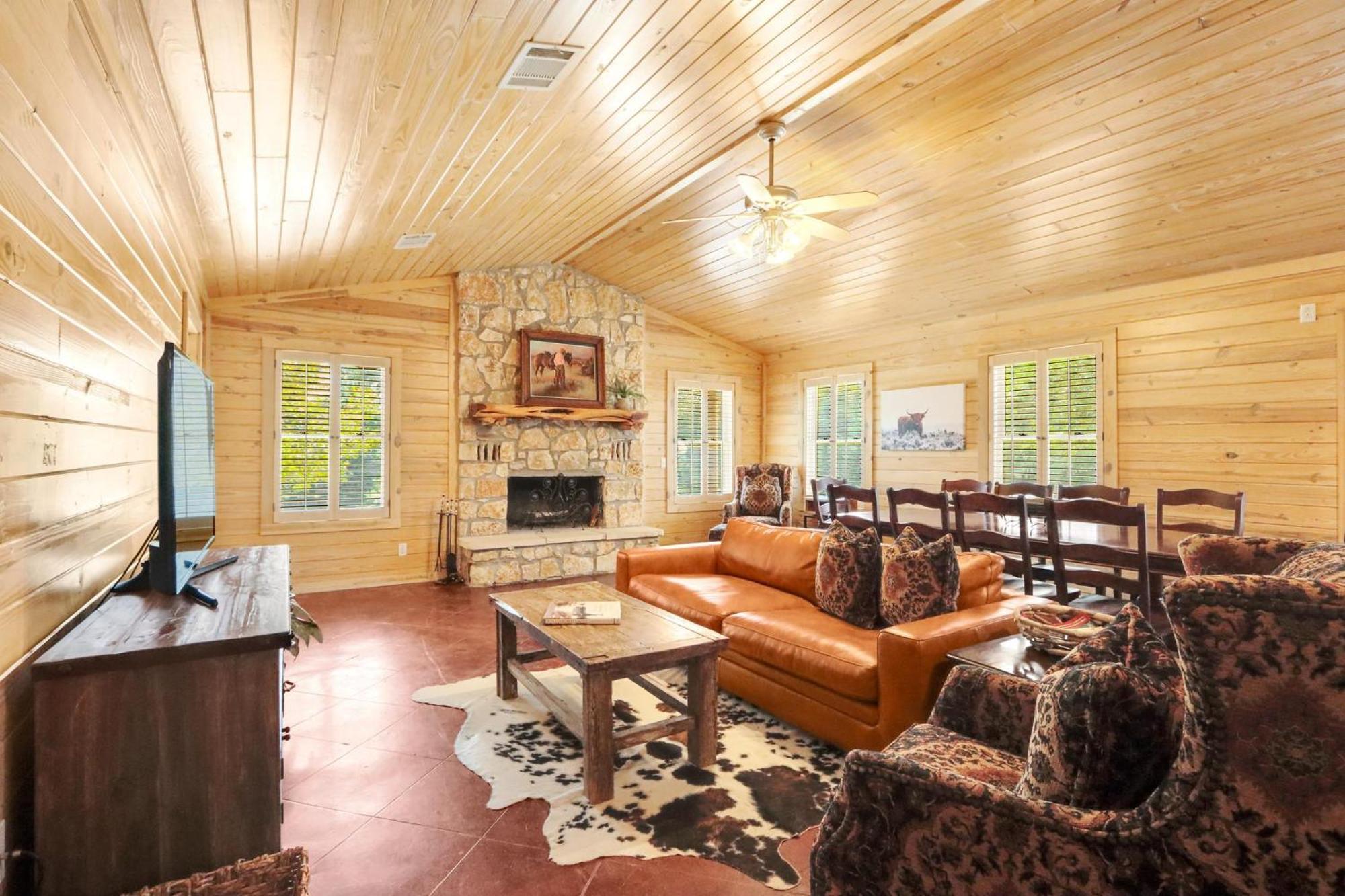 Wimberley Log Cabins Resort And Suites- The Oak Lodge Экстерьер фото