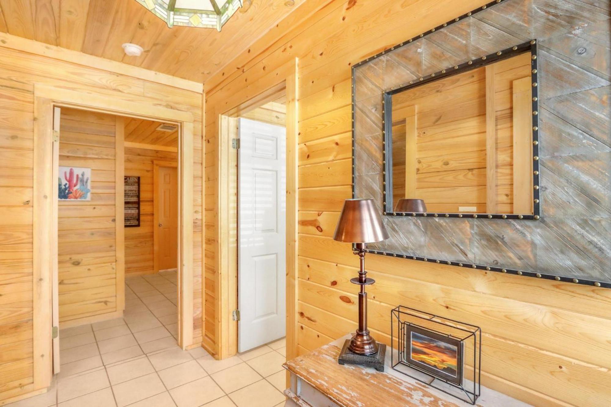 Wimberley Log Cabins Resort And Suites- The Oak Lodge Экстерьер фото