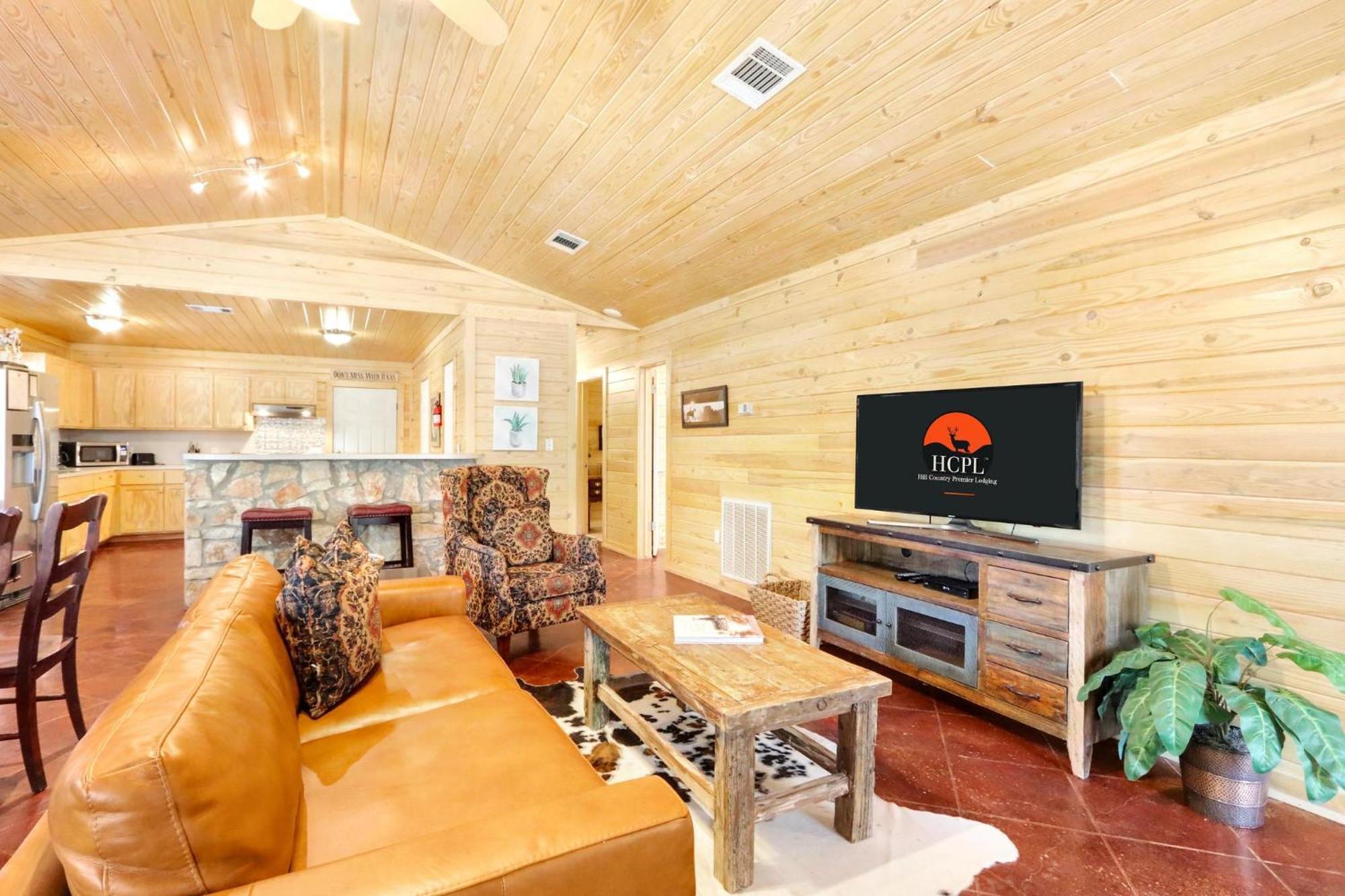 Wimberley Log Cabins Resort And Suites- The Oak Lodge Экстерьер фото