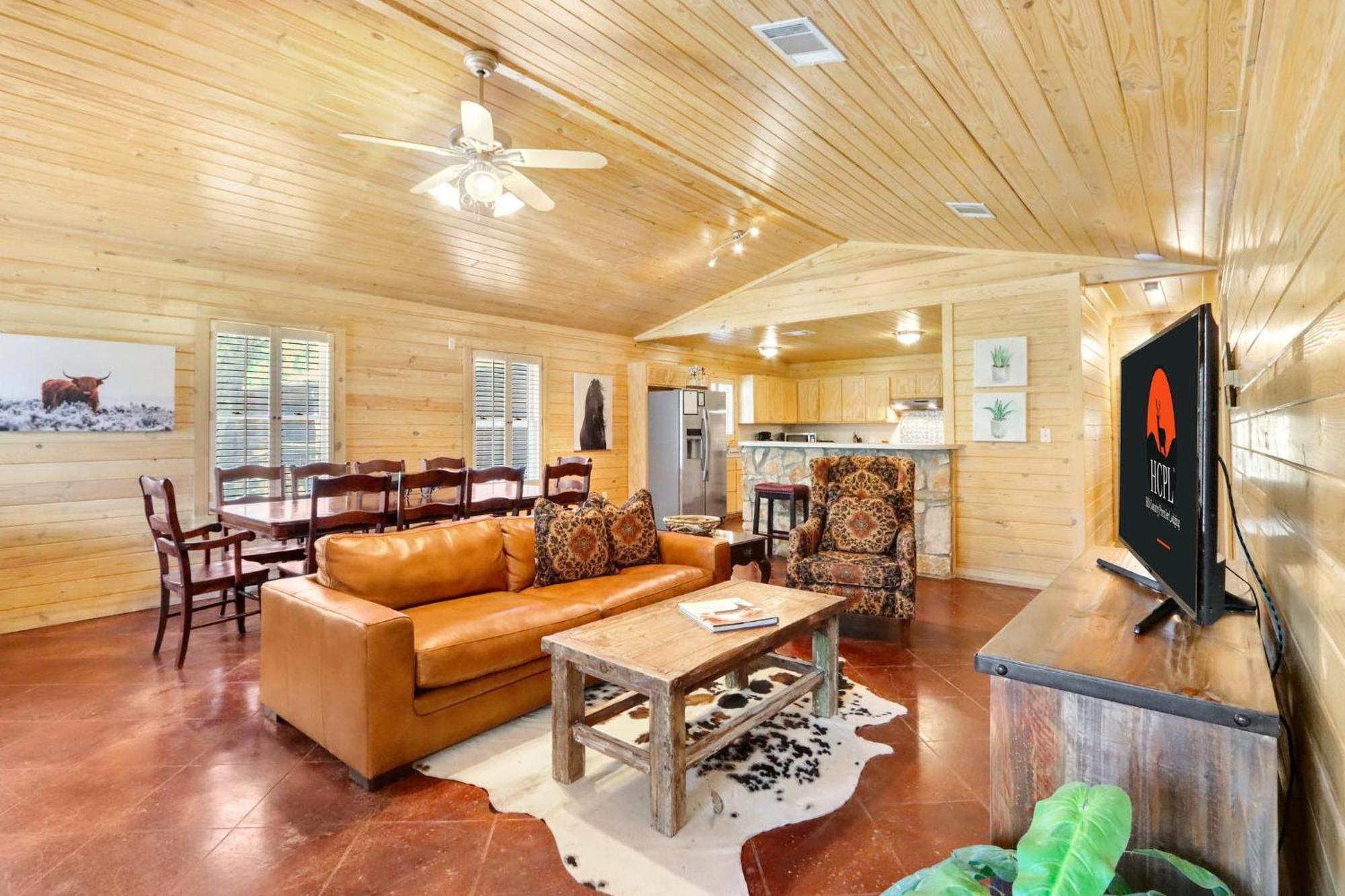 Wimberley Log Cabins Resort And Suites- The Oak Lodge Экстерьер фото