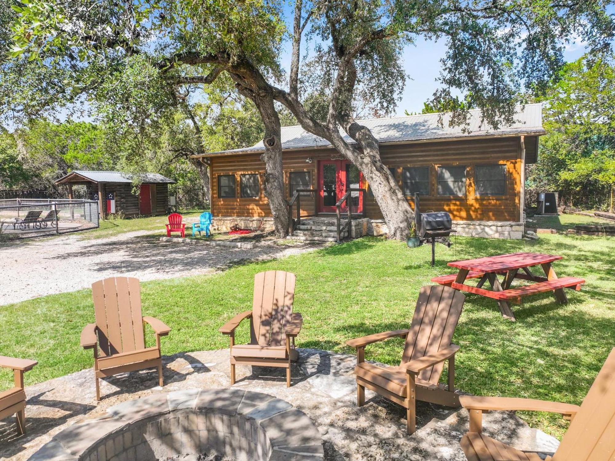 Wimberley Log Cabins Resort And Suites- The Oak Lodge Экстерьер фото